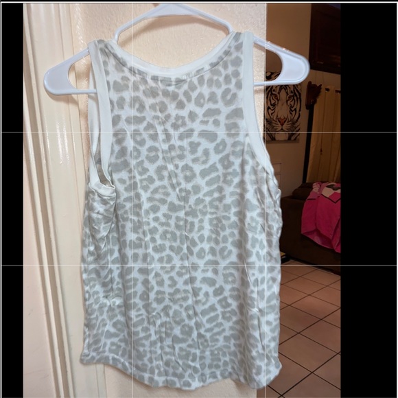 PINK VS tank - Picture 2 of 3